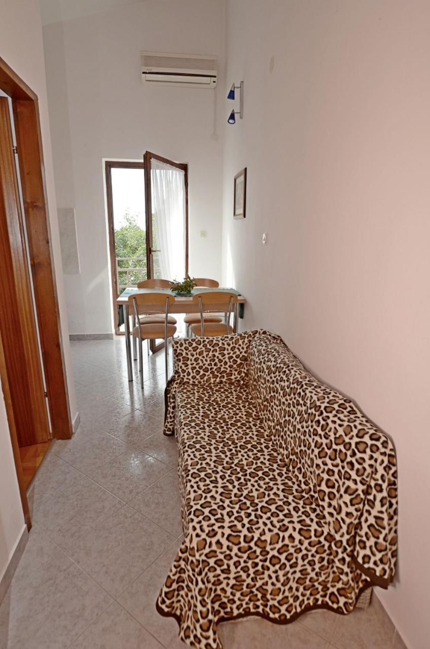 Josip Apartment *